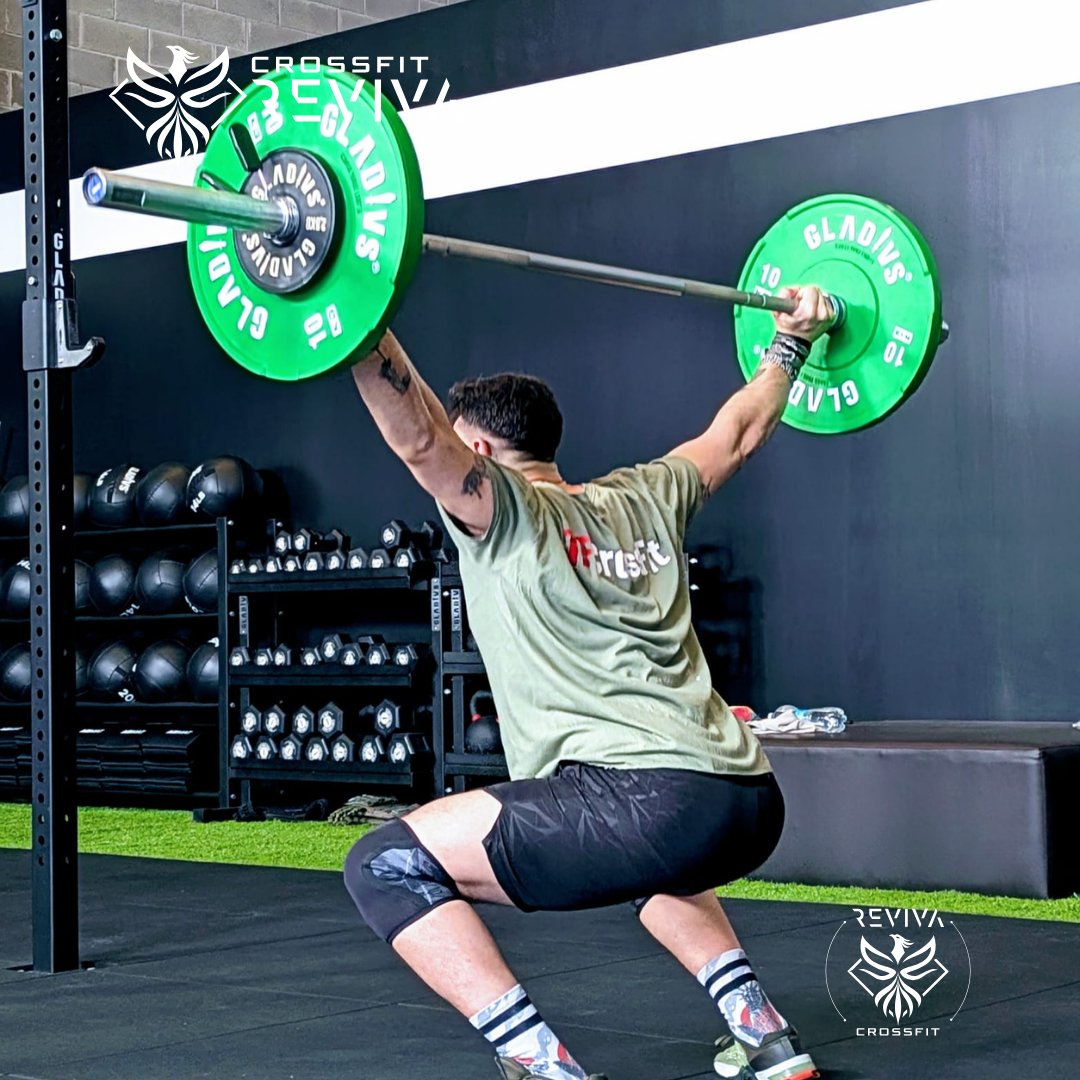 Overhead squat durante una classe da CrossFit Reviva