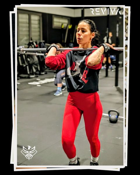 Un socio di CrossFit Reviva durante l’allenamento