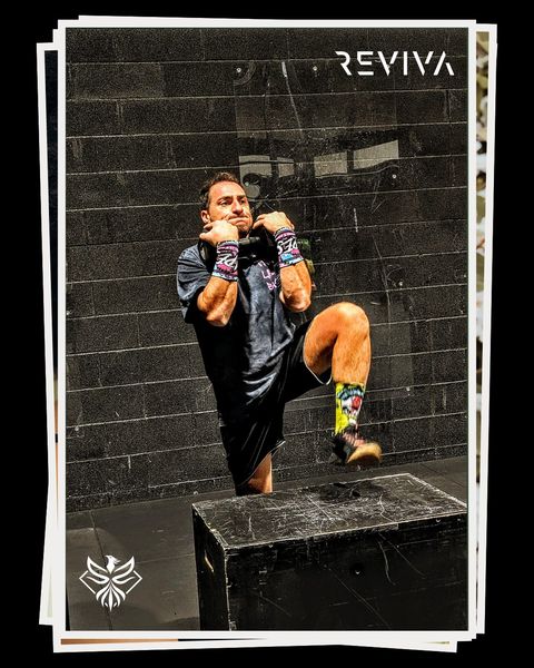 Un socio di CrossFit Reviva durante l’allenamento