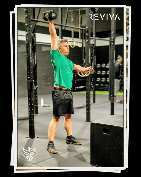 Un socio di CrossFit Reviva durante l’allenamento