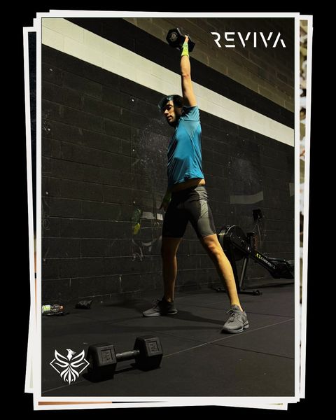 Un socio di CrossFit Reviva durante l’allenamento