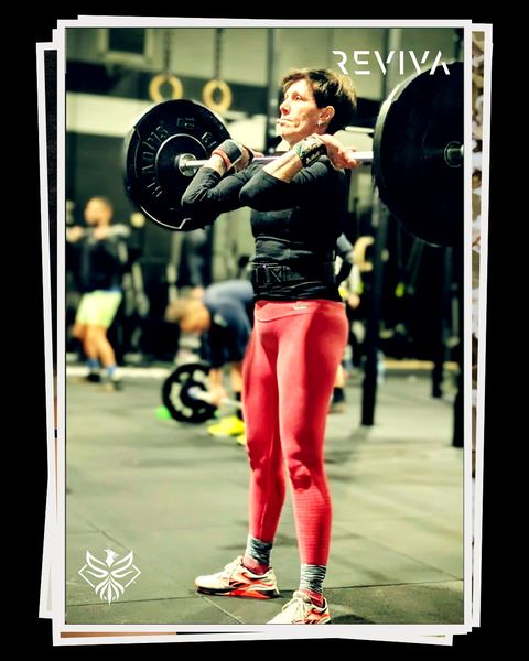 Un socio di CrossFit Reviva durante l’allenamento