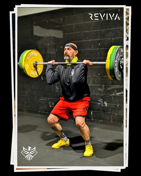 Un socio di CrossFit Reviva durante l’allenamento